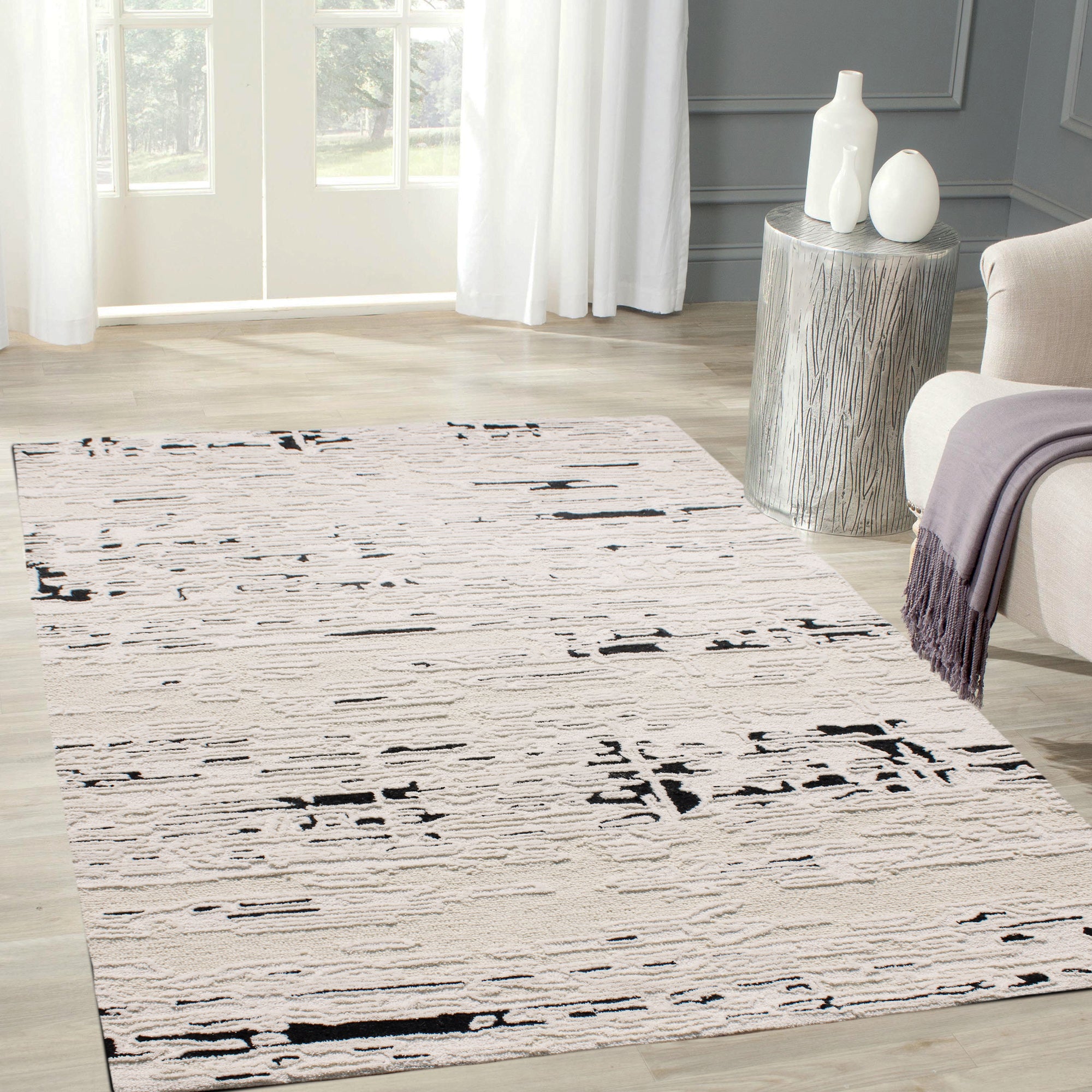 Dynamic Rugs Trono 5480-910 Black/White Rug