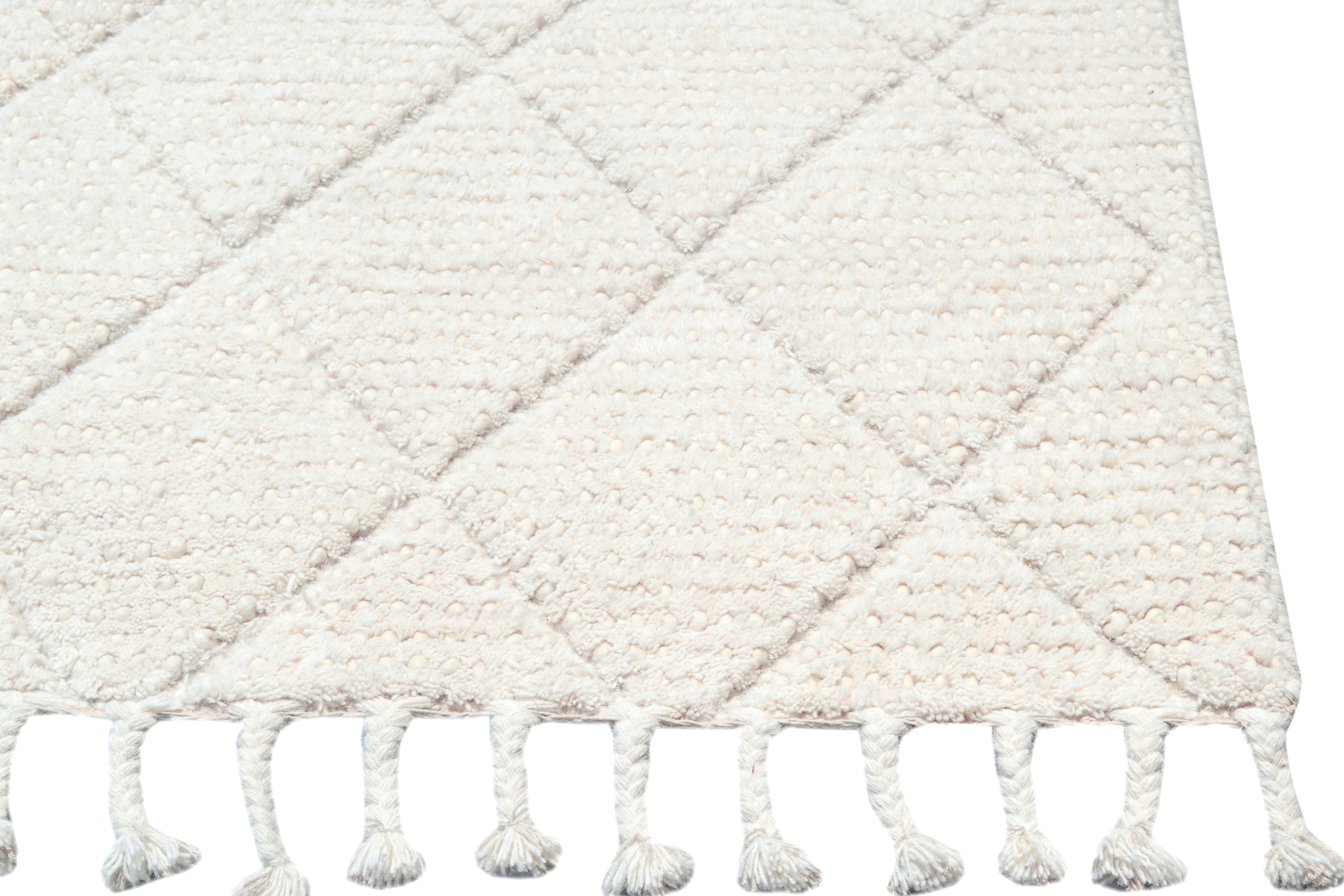 Dynamic Rugs MOXIE 2534-100 Ivory Rug