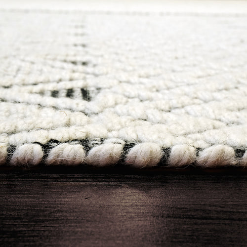 Dynamic Rugs CLEVELAND 7472-190 Ivory/Black Rug