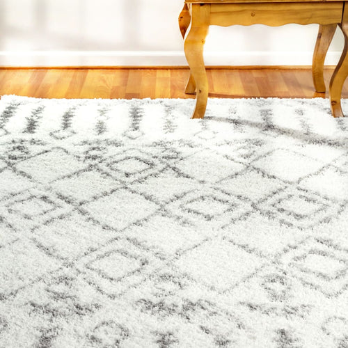Nordic 7433-100 White/Silver Rug - 100% Polyproplyene